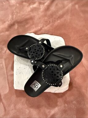 DV by Dolce Vita Black Women's Medallion Thong Sandals